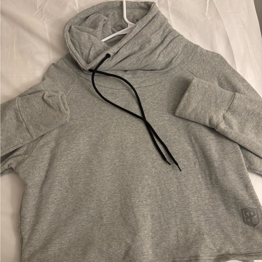 Born primitive crop hoodie